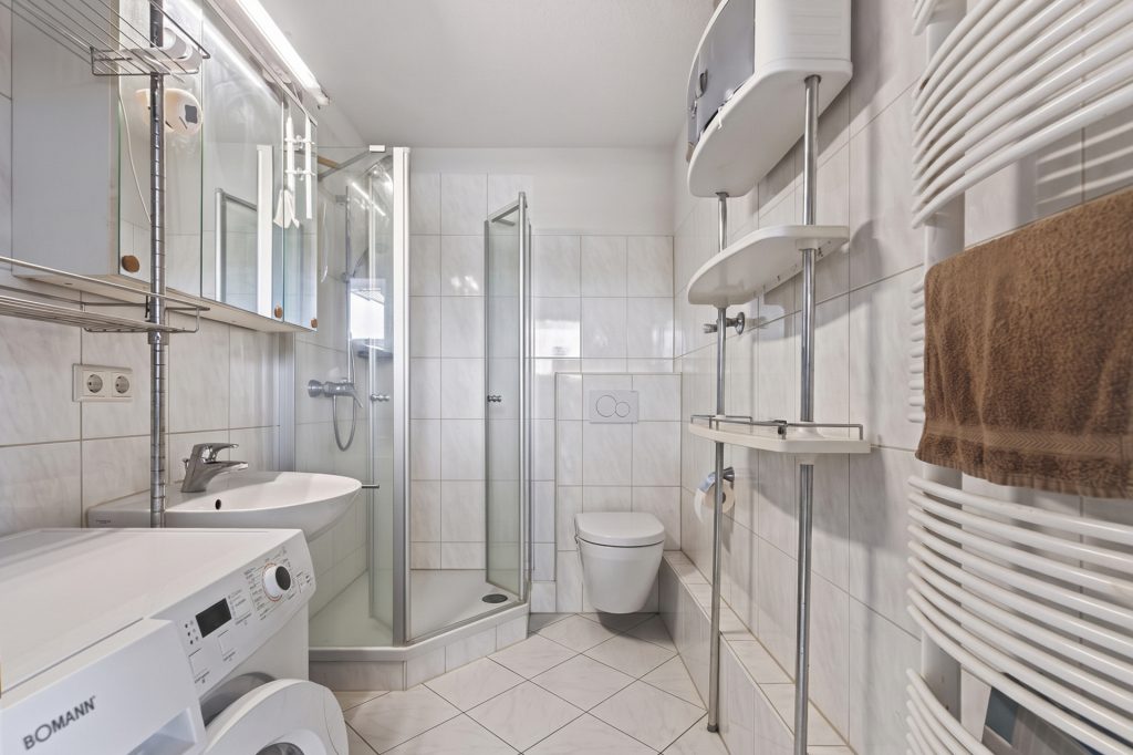 HUST Immobilien GmbH & Co. KG - Immobilienangebot - Karlsruhe-Rüppurr - Häuser - Solide Kapitalanlage in gefragter Karlsruher Wohnlage - 4-Familienhaus mit 2 Garagen
