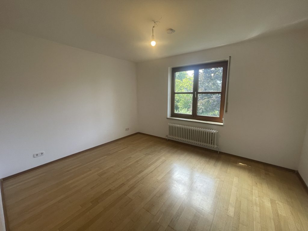 HUST Immobilien GmbH & Co. KG - Immobilienangebot - Karlsruhe / Aue - Alle - Viel Platz zum Wohlfühlen: Charmante 4-Zimmer-Maisonette mit Garten und Tiefgarage in Durlach-Aue