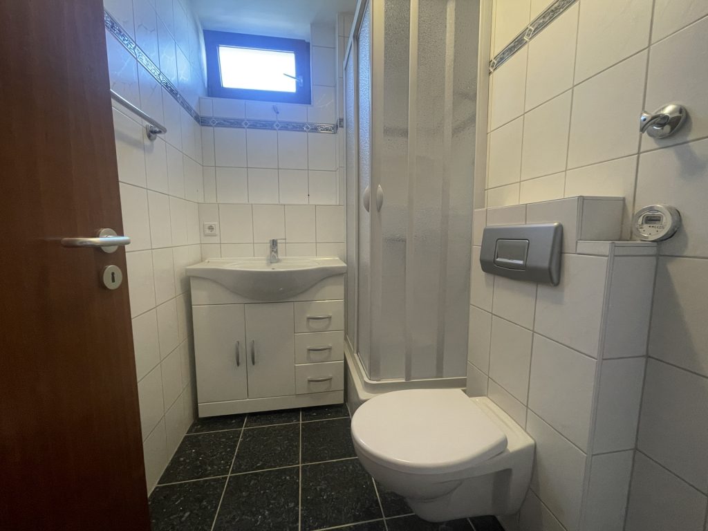 HUST Immobilien GmbH & Co. KG - Immobilienangebot - Karlsruhe / Aue - Alle - Viel Platz zum Wohlfühlen: Charmante 4-Zimmer-Maisonette mit Garten und Tiefgarage in Durlach-Aue