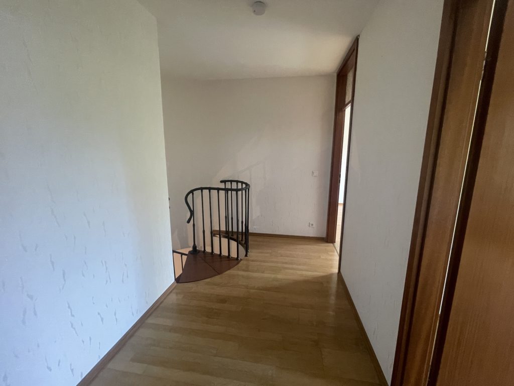 HUST Immobilien GmbH & Co. KG - Immobilienangebot - Karlsruhe / Aue - Alle - Viel Platz zum Wohlfühlen: Charmante 4-Zimmer-Maisonette mit Garten und Tiefgarage in Durlach-Aue