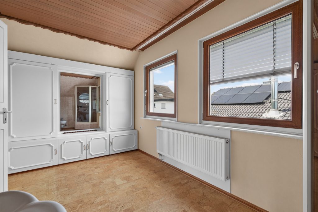 HUST Immobilien GmbH & Co. KG - Immobilienangebot - Eggenstein-Leopoldshafen - Alle - Viel Platz für die Familie: Haus mit Garten und Garage auf Eckgrundstück in Eggenstein