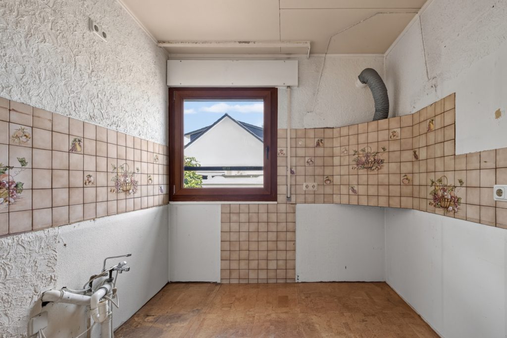 HUST Immobilien GmbH & Co. KG - Immobilienangebot - Eggenstein-Leopoldshafen - Alle - Viel Platz für die Familie: Haus mit Garten und Garage auf Eckgrundstück in Eggenstein