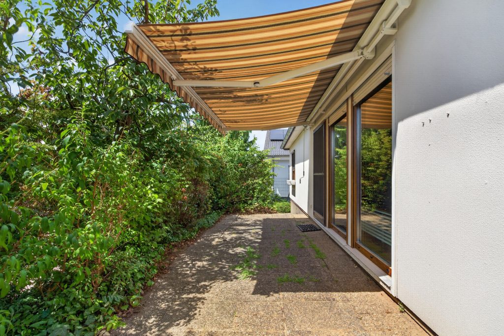 HUST Immobilien GmbH & Co. KG - Immobilienangebot - Eggenstein-Leopoldshafen - Alle - Viel Platz für die Familie: Haus mit Garten und Garage auf Eckgrundstück in Eggenstein