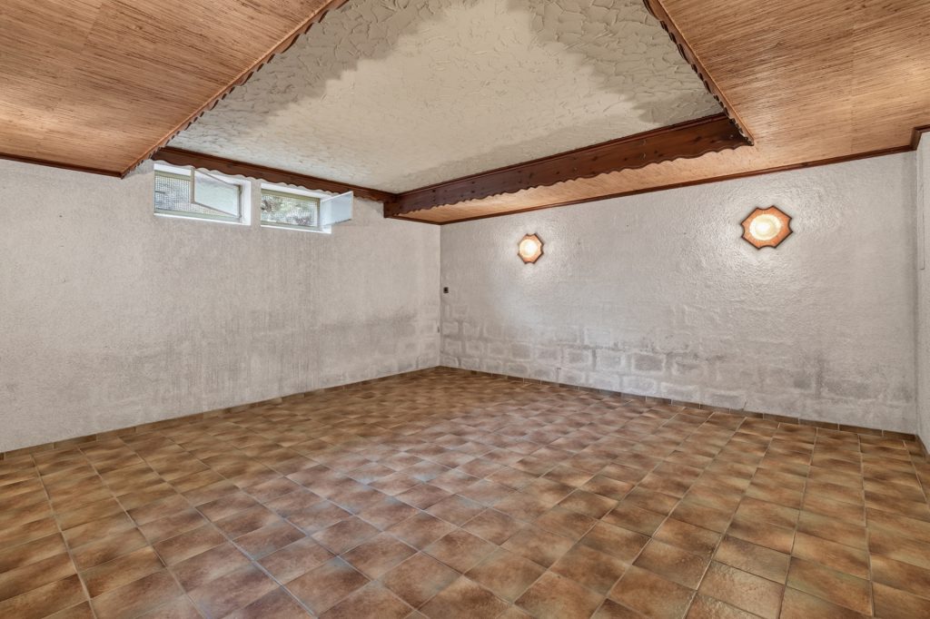 HUST Immobilien GmbH & Co. KG - Immobilienangebot - Eggenstein-Leopoldshafen - Alle - Viel Platz für die Familie: Haus mit Garten und Garage auf Eckgrundstück in Eggenstein