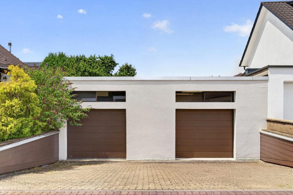 HUST Immobilien GmbH & Co. KG - Immobilienangebot - Eggenstein-Leopoldshafen - Alle - Viel Platz für die Familie: Haus mit Garten und Garage auf Eckgrundstück in Eggenstein