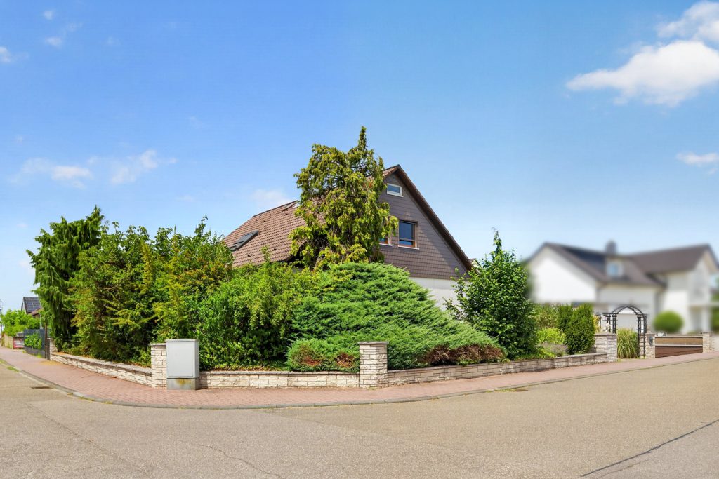 HUST Immobilien GmbH & Co. KG - Immobilienangebot - Eggenstein-Leopoldshafen - Alle - Viel Platz für die Familie: Haus mit Garten und Garage auf Eckgrundstück in Eggenstein