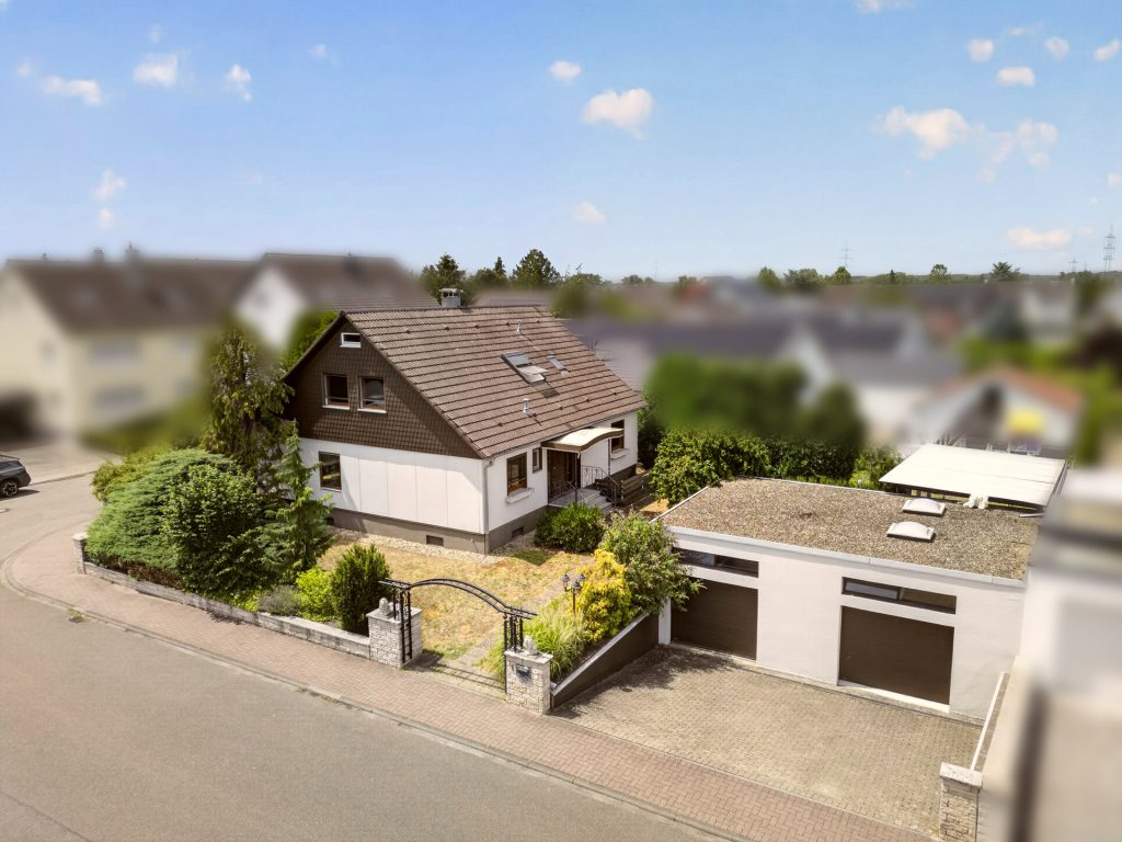 HUST Immobilien GmbH & Co. KG - Immobilienangebot - Eggenstein-Leopoldshafen - Alle - Viel Platz für die Familie: Haus mit Garten und Garage auf Eckgrundstück in Eggenstein