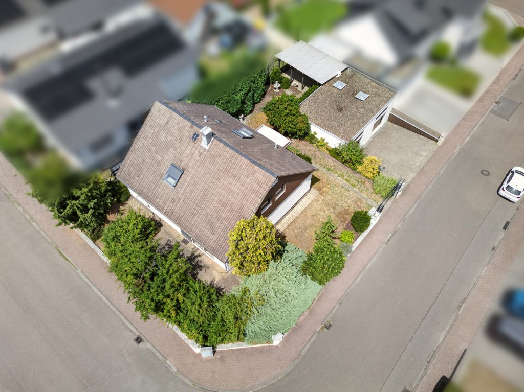 HUST Immobilien GmbH & Co. KG - Immobilienangebot - Eggenstein-Leopoldshafen - Alle - Viel Platz für die Familie: Haus mit Garten und Garage auf Eckgrundstück in Eggenstein