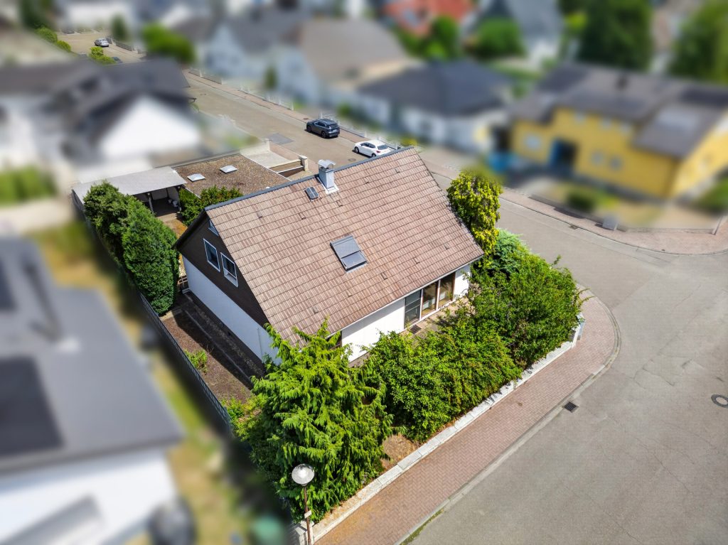 HUST Immobilien GmbH & Co. KG - Immobilienangebot - Eggenstein-Leopoldshafen - Alle - Viel Platz für die Familie: Haus mit Garten und Garage auf Eckgrundstück in Eggenstein