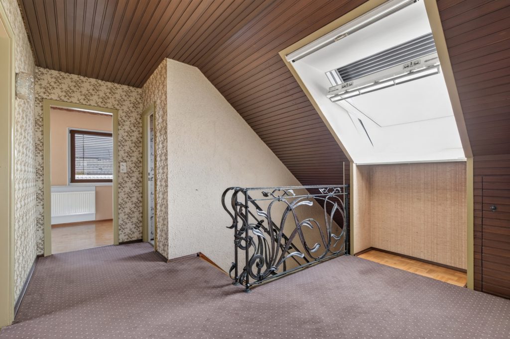 HUST Immobilien GmbH & Co. KG - Immobilienangebot - Eggenstein-Leopoldshafen - Alle - Viel Platz für die Familie: Haus mit Garten und Garage auf Eckgrundstück in Eggenstein