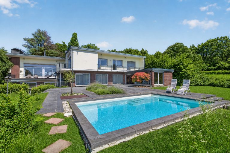 HUST Immobilien GmbH & Co. KG - Immobilienangebot - Baden-Baden - Alle - Ein Zuhause zum Durchatmen – Panoramavilla in erhöhter Waldrandlage