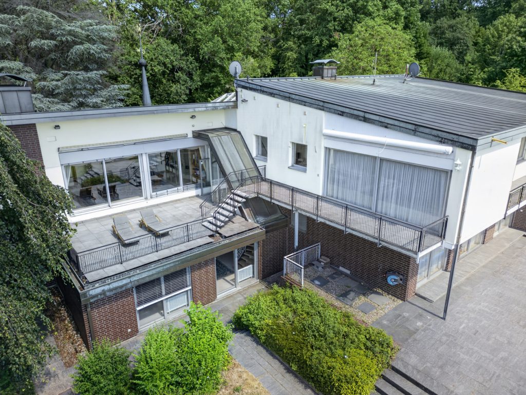 HUST Immobilien GmbH & Co. KG - Immobilienangebot - Baden-Baden - Alle - Ein Zuhause zum Durchatmen – Panoramavilla in erhöhter Waldrandlage