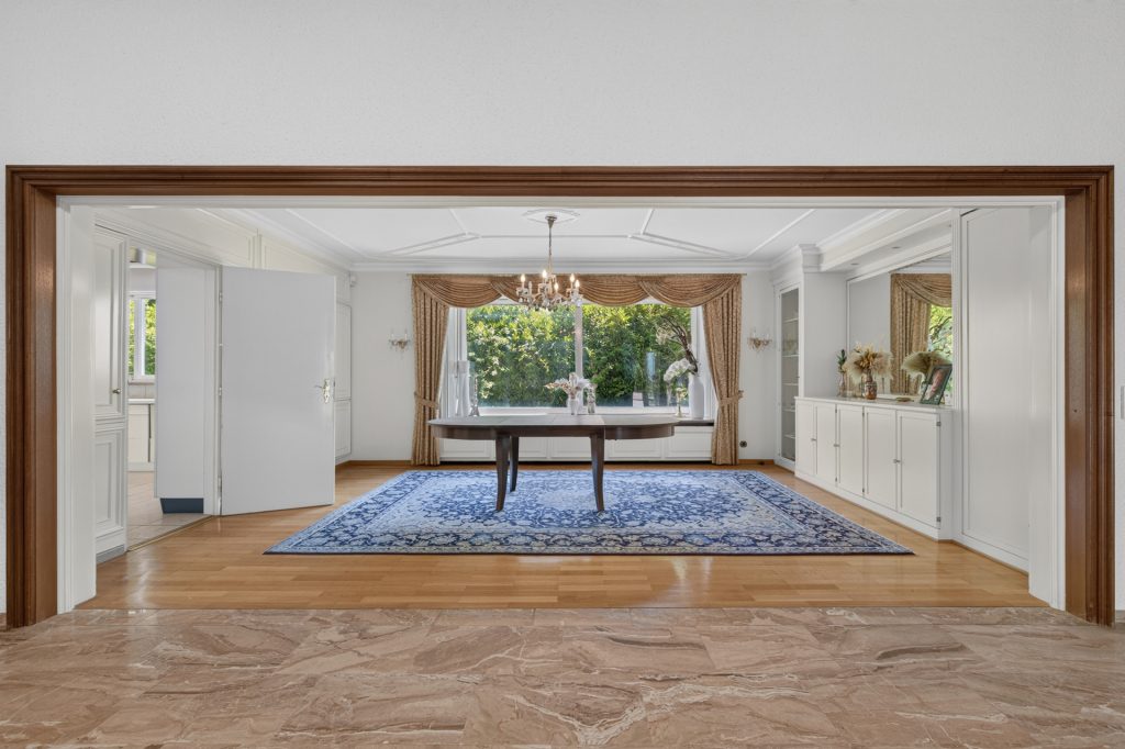 HUST Immobilien GmbH & Co. KG - Immobilienangebot - Baden-Baden - Alle - Ein Zuhause zum Durchatmen – Panoramavilla in erhöhter Waldrandlage
