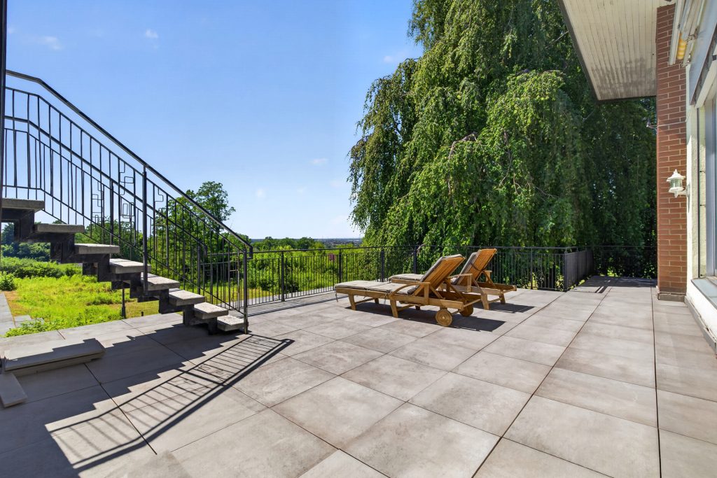 HUST Immobilien GmbH & Co. KG - Immobilienangebot - Baden-Baden - Alle - Ein Zuhause zum Durchatmen – Panoramavilla in erhöhter Waldrandlage