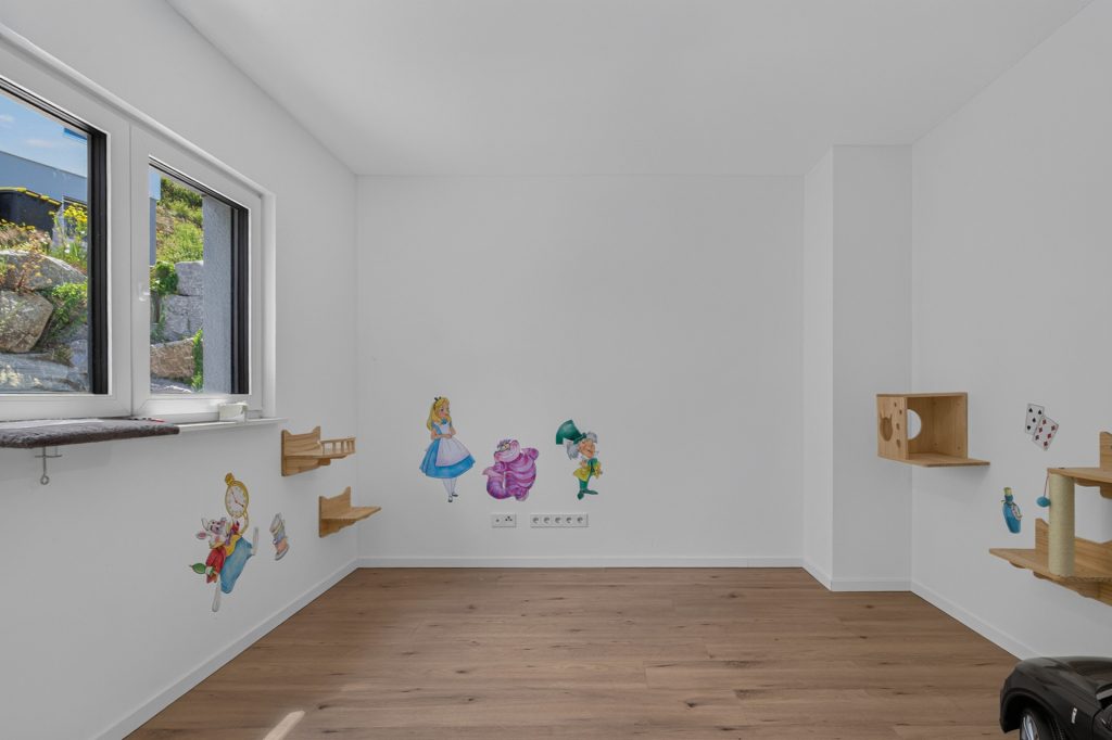 HUST Immobilien GmbH & Co. KG - Immobilienangebot - Forbach - Alle - Langenbrand: Wo Familie Zukunft hat – neuwertiges Effizienzhaus mit Einliegerwohnung im Schwarzwald