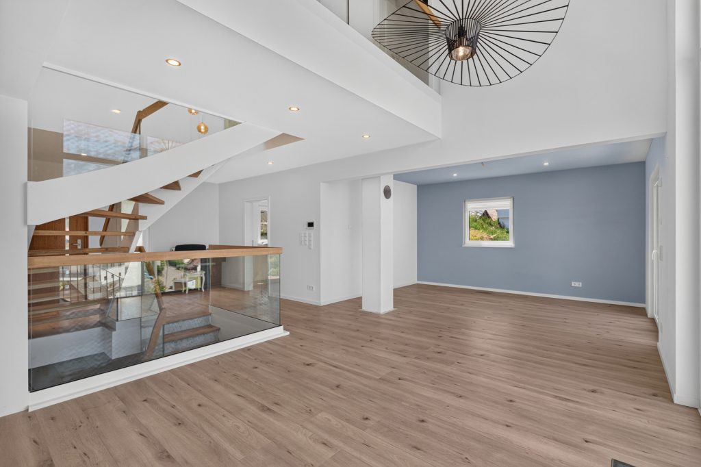 HUST Immobilien GmbH & Co. KG - Immobilienangebot - Forbach - Alle - Langenbrand: Wo Familie Zukunft hat – neuwertiges Effizienzhaus mit Einliegerwohnung im Schwarzwald