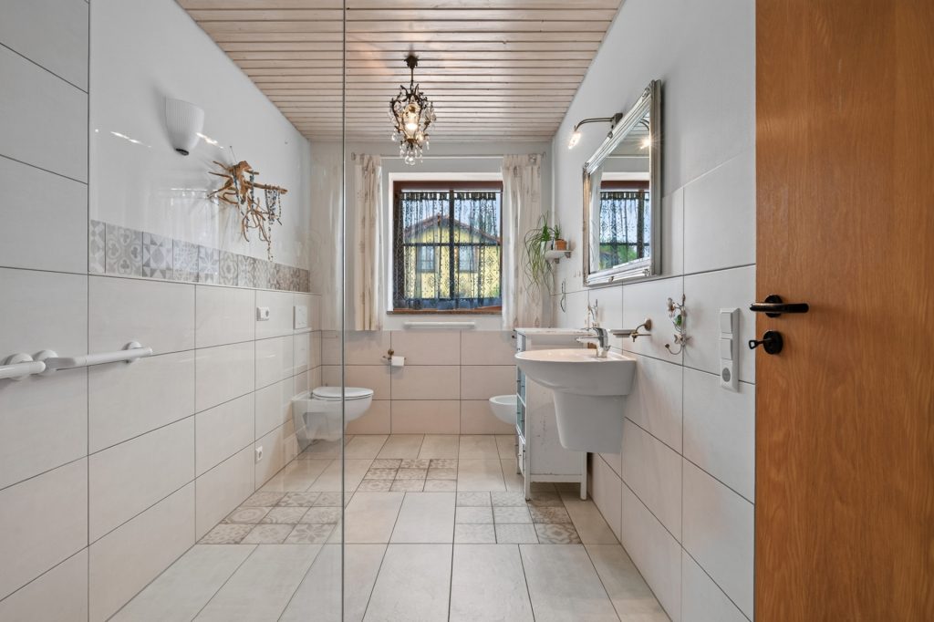 HUST Immobilien GmbH & Co. KG - Immobilienangebot - Neulingen - Alle - Landhaus-Idyll mit parkähnlichem Garten – rund 333 m² Wohn- und Nutzfläche zum Wohnen und Arbeiten