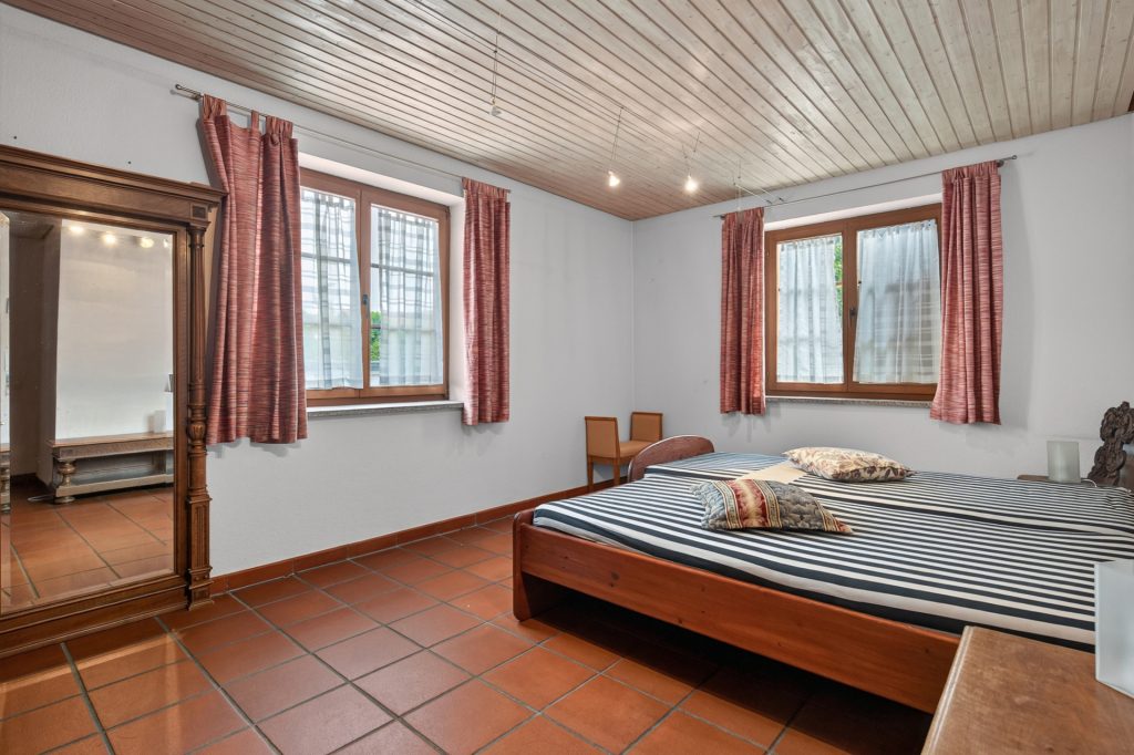 HUST Immobilien GmbH & Co. KG - Immobilienangebot - Neulingen - Alle - Landhaus-Idyll mit parkähnlichem Garten – rund 333 m² Wohn- und Nutzfläche zum Wohnen und Arbeiten