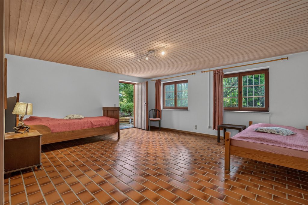 HUST Immobilien GmbH & Co. KG - Immobilienangebot - Neulingen - Alle - Landhaus-Idyll mit parkähnlichem Garten – rund 333 m² Wohn- und Nutzfläche zum Wohnen und Arbeiten