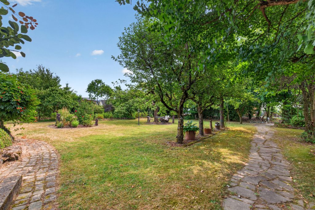 HUST Immobilien GmbH & Co. KG - Immobilienangebot - Neulingen - Alle - Landhaus-Idyll mit parkähnlichem Garten – rund 333 m² Wohn- und Nutzfläche zum Wohnen und Arbeiten