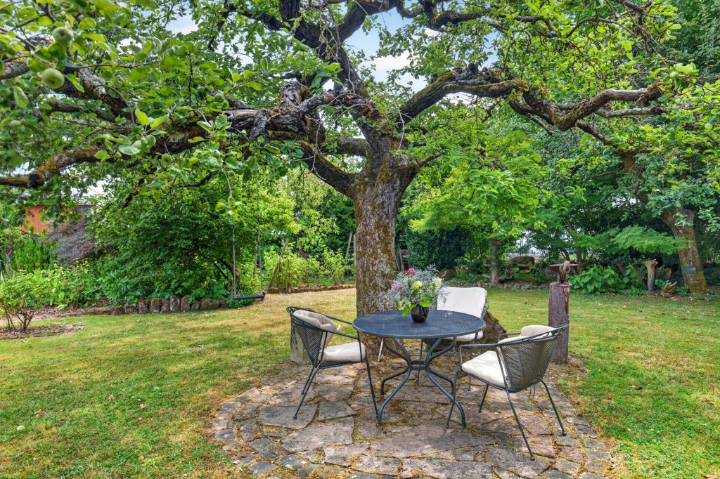 HUST Immobilien GmbH & Co. KG - Immobilienangebot - Neulingen - Alle - Landhaus-Idyll mit parkähnlichem Garten – rund 333 m² Wohn- und Nutzfläche zum Wohnen und Arbeiten