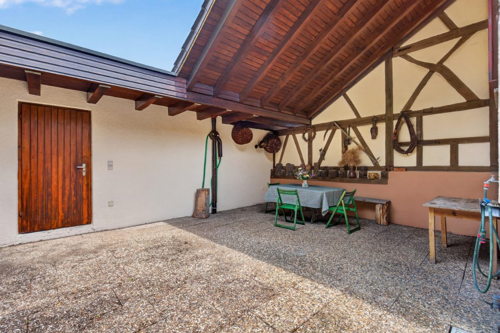 HUST Immobilien GmbH & Co. KG - Immobilienangebot - Neulingen - Alle - Landhaus-Idyll mit parkähnlichem Garten – rund 333 m² Wohn- und Nutzfläche zum Wohnen und Arbeiten