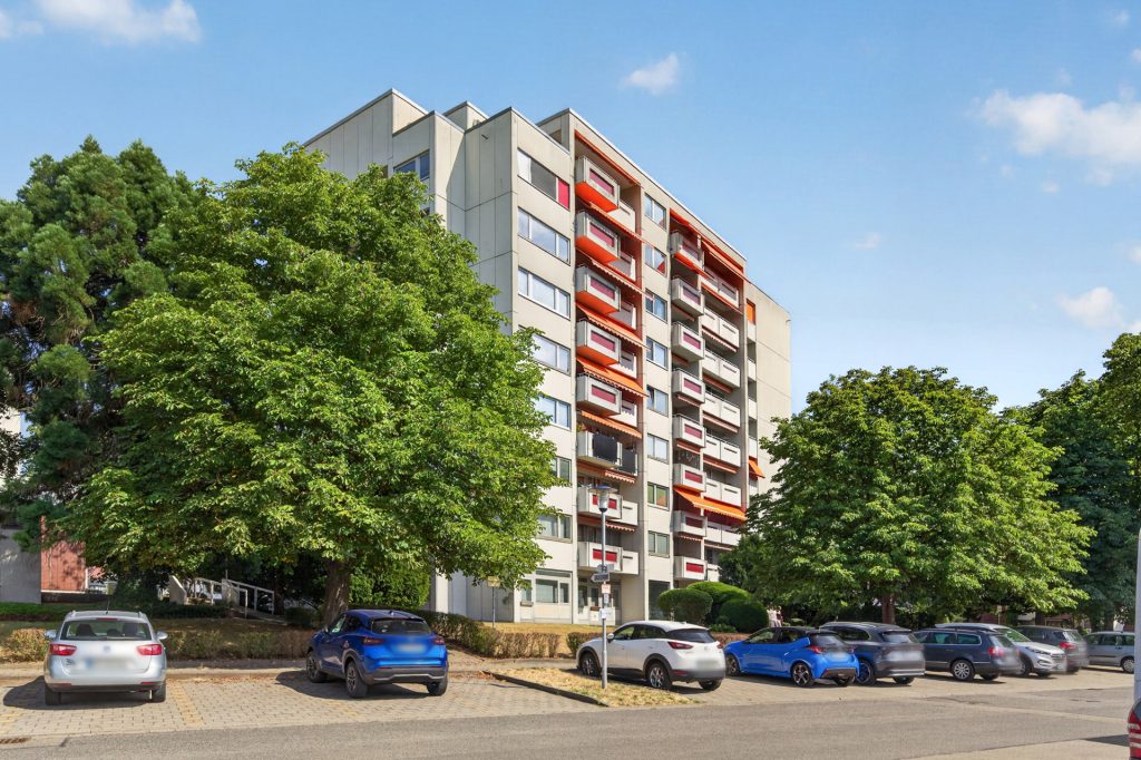 HUST Immobilien GmbH & Co. KG - Immobilienangebot - Karlsruhe - Alle - Großzügige und leerstehende 4-Zimmer-Wohnung mit Aufzug und zwei Loggien in Grötzingen