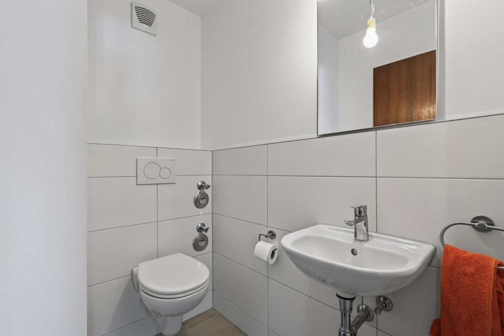 HUST Immobilien GmbH & Co. KG - Immobilienangebot - Karlsruhe - Alle - Großzügige und leerstehende 4-Zimmer-Wohnung mit Aufzug und zwei Loggien in Grötzingen