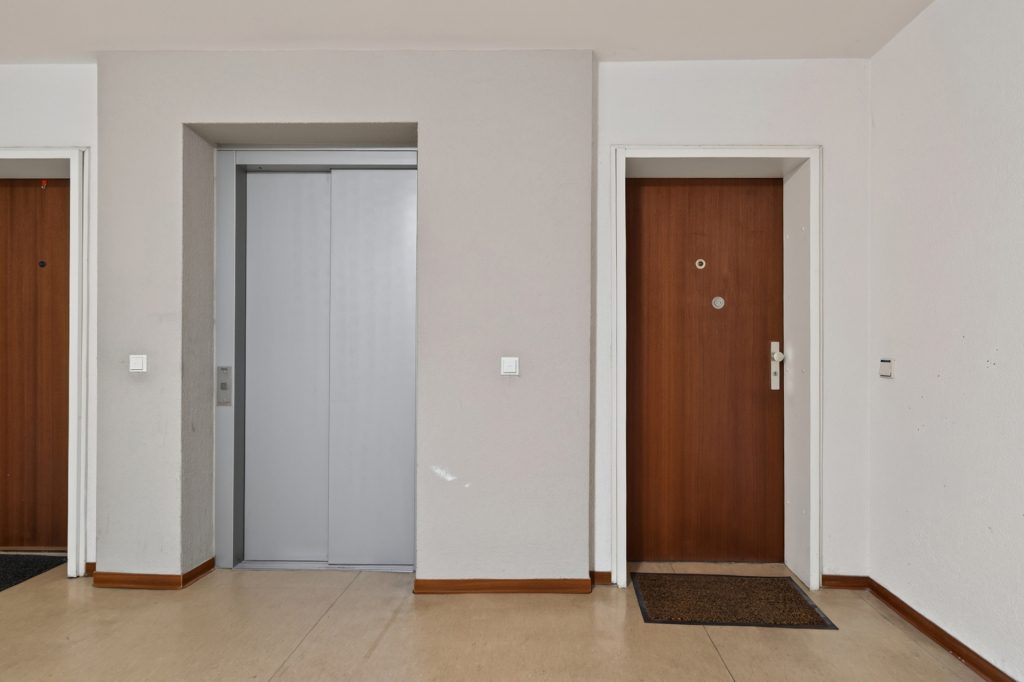 HUST Immobilien GmbH & Co. KG - Immobilienangebot - Karlsruhe - Alle - Großzügige und leerstehende 4-Zimmer-Wohnung mit Aufzug und zwei Loggien in Grötzingen