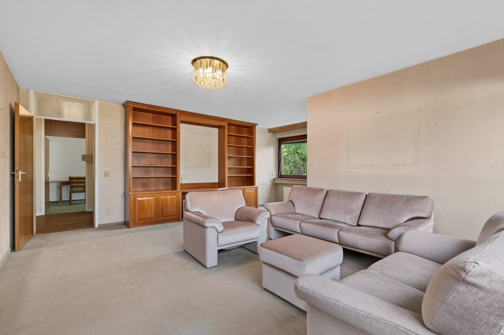 HUST Immobilien GmbH & Co. KG - Immobilienangebot - Karlsruhe - Alle - Großzügige und leerstehende 4-Zimmer-Wohnung mit Aufzug und zwei Loggien in Grötzingen