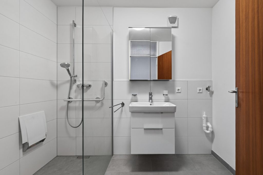 HUST Immobilien GmbH & Co. KG - Immobilienangebot - Karlsruhe - Alle - Großzügige und leerstehende 4-Zimmer-Wohnung mit Aufzug und zwei Loggien in Grötzingen