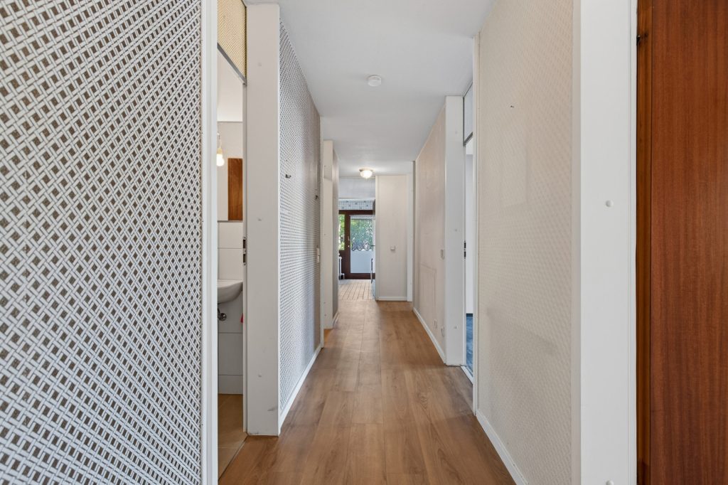 HUST Immobilien GmbH & Co. KG - Immobilienangebot - Karlsruhe - Alle - Großzügige und leerstehende 4-Zimmer-Wohnung mit Aufzug und zwei Loggien in Grötzingen