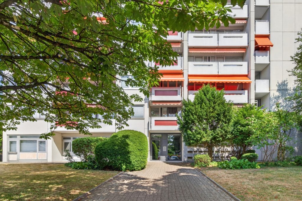 HUST Immobilien GmbH & Co. KG - Immobilienangebot - Karlsruhe - Alle - Großzügige und leerstehende 4-Zimmer-Wohnung mit Aufzug und zwei Loggien in Grötzingen