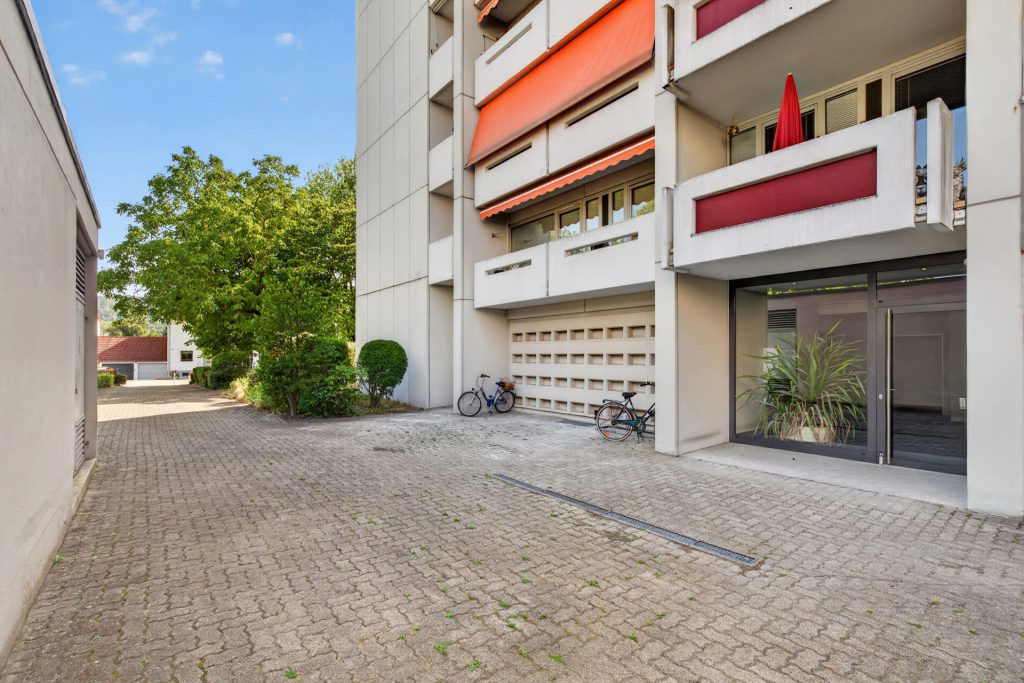 HUST Immobilien GmbH & Co. KG - Immobilienangebot - Karlsruhe - Alle - Großzügige und leerstehende 4-Zimmer-Wohnung mit Aufzug und zwei Loggien in Grötzingen