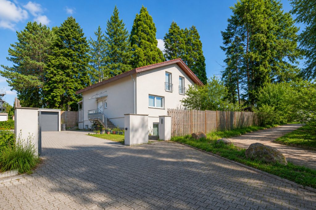HUST Immobilien GmbH & Co. KG - Immobilienangebot - Pforzheim - Alle - Wohnen im Idyll: Kernsaniertes Haus mit drei Einheiten
