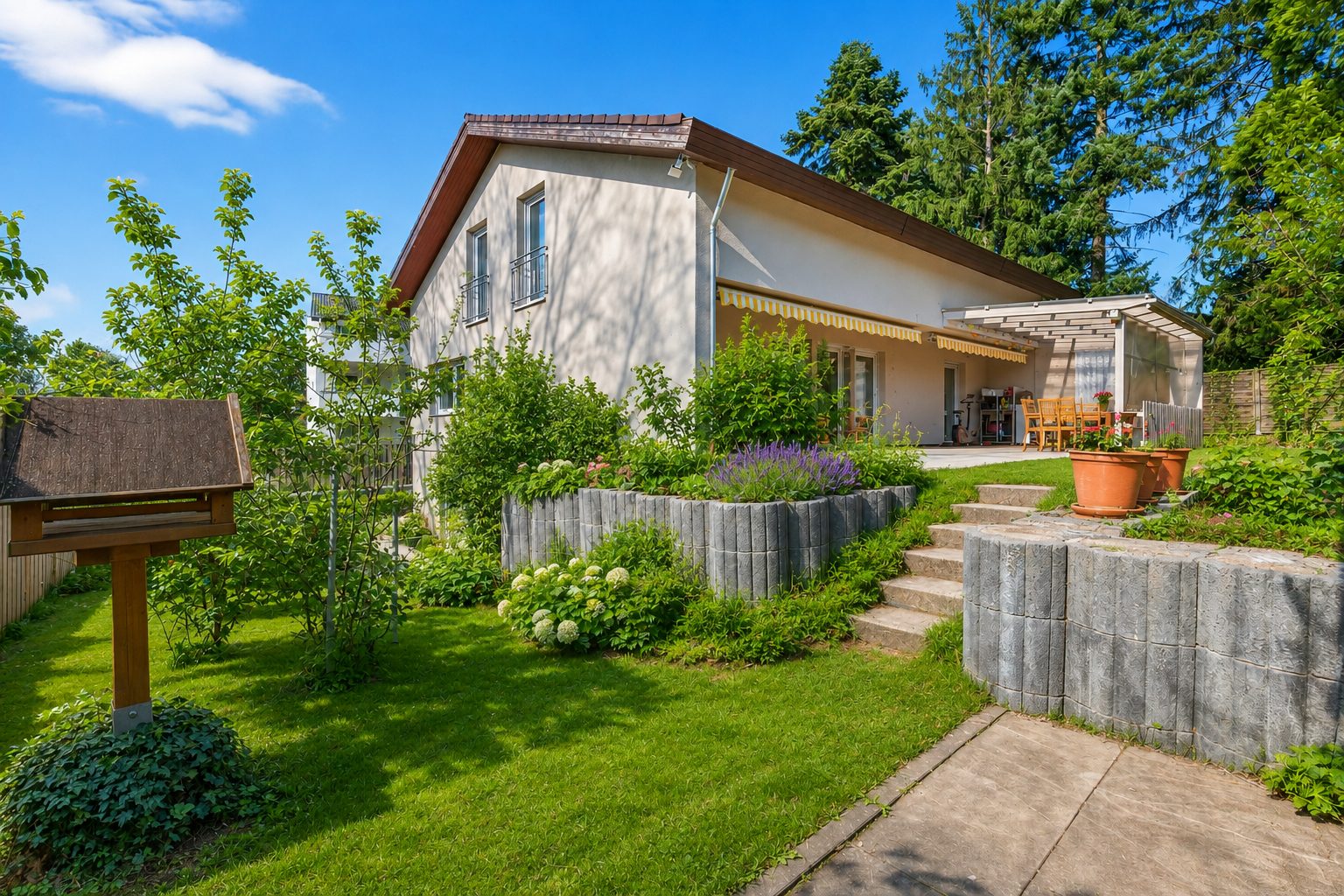 HUST Immobilien GmbH & Co. KG - Immobilienangebot - Pforzheim - Alle - Wohnen im Idyll: Kernsaniertes Haus mit drei Einheiten