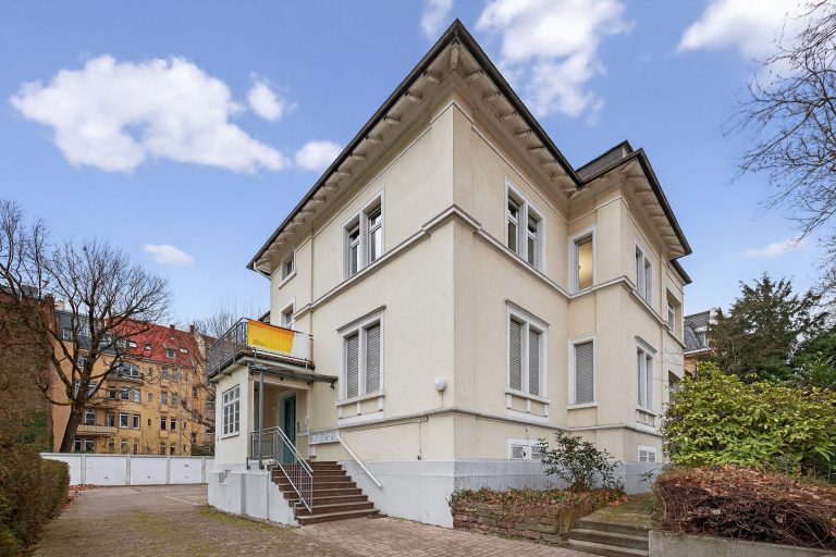 HUST Immobilien GmbH & Co. KG - Immobilienangebot - Karlsruhe - Alle - Historische Substanz, moderne Rendite: Elegantes Anwesen mit Remise und Potenzial