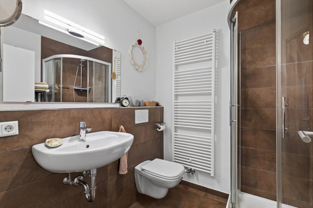 HUST Immobilien GmbH & Co. KG - Immobilienangebot - Keltern / Ellmendingen - Alle - Ankommen, wohlfühlen, Zuhause sein – moderne Doppelhaushälfte in Keltern / Ellmendingen