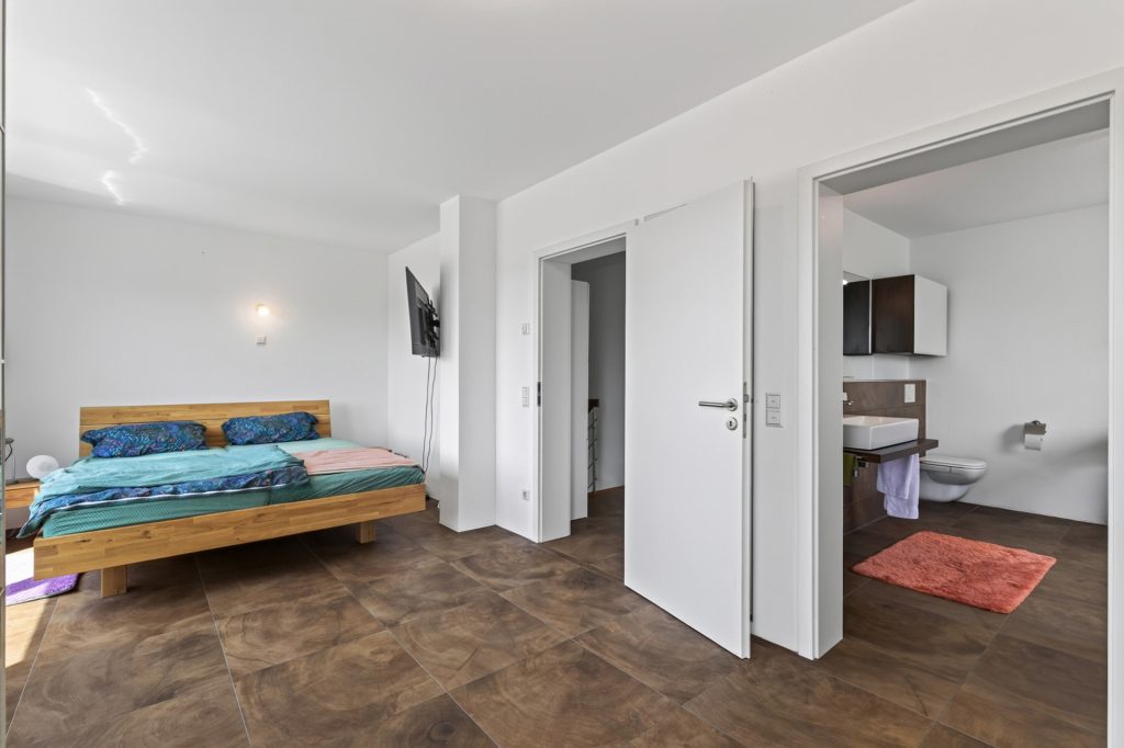 HUST Immobilien GmbH & Co. KG - Immobilienangebot - Keltern / Ellmendingen - Alle - Ankommen, wohlfühlen, Zuhause sein – moderne Doppelhaushälfte in Keltern / Ellmendingen