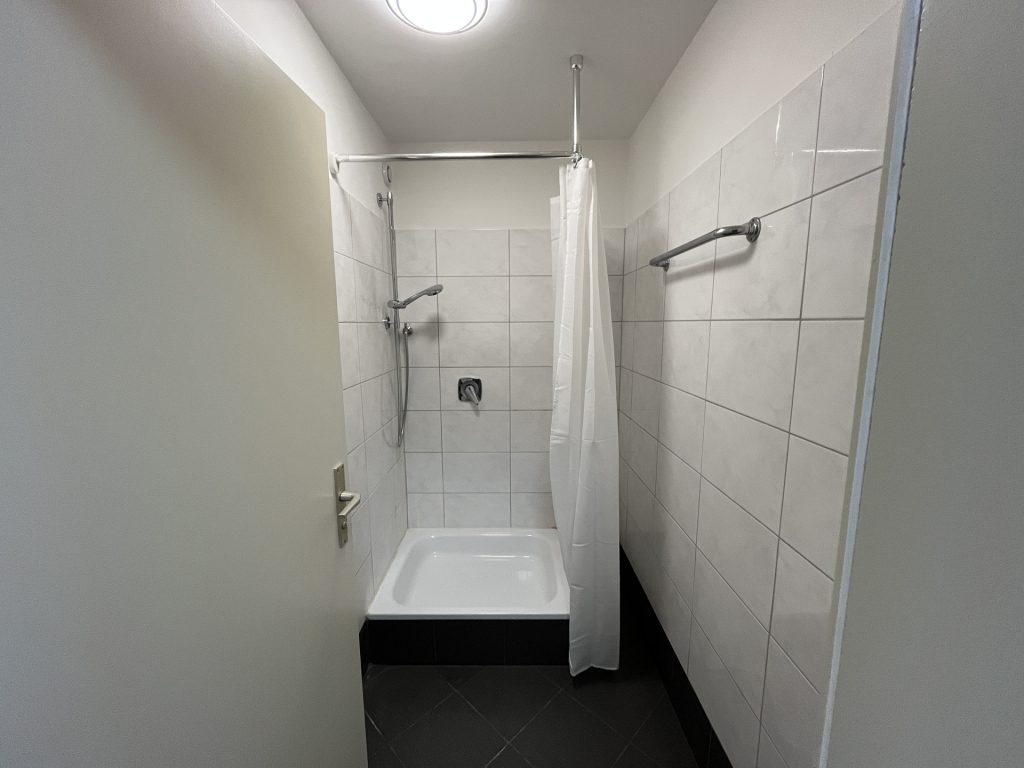 HUST Immobilien GmbH & Co. KG - Immobilienangebot - Ettlingen - Alle - Bezugsfreie Maisonette-Wohnung nahe dem Erbprinz: möbliert & perfekt für eine 3er-WG