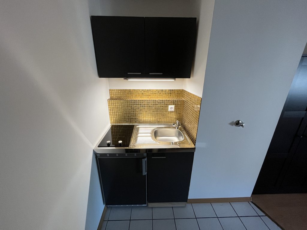 HUST Immobilien GmbH & Co. KG - Immobilienangebot - Ettlingen - Alle - Bezugsfreie Maisonette-Wohnung nahe dem Erbprinz: möbliert & perfekt für eine 3er-WG