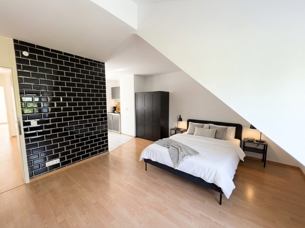 HUST Immobilien GmbH & Co. KG - Immobilienangebot - Ettlingen - Alle - Bezugsfreie Maisonette-Wohnung nahe dem Erbprinz: möbliert & perfekt für eine 3er-WG