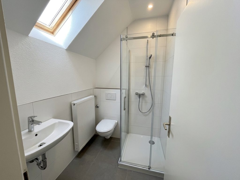 HUST Immobilien GmbH & Co. KG - Immobilienangebot - Ettlingen - Alle - Bezugsfreie Maisonette-Wohnung nahe dem Erbprinz: möbliert & perfekt für eine 3er-WG