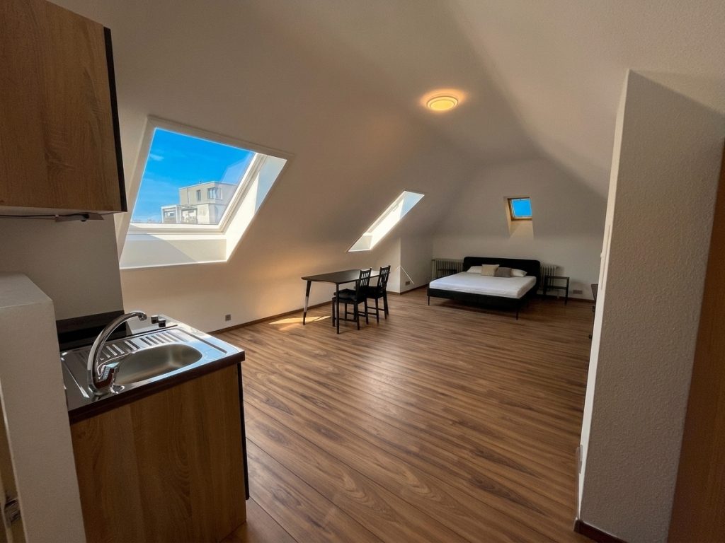 HUST Immobilien GmbH & Co. KG - Immobilienangebot - Ettlingen - Alle - Bezugsfreie Maisonette-Wohnung nahe dem Erbprinz: möbliert & perfekt für eine 3er-WG