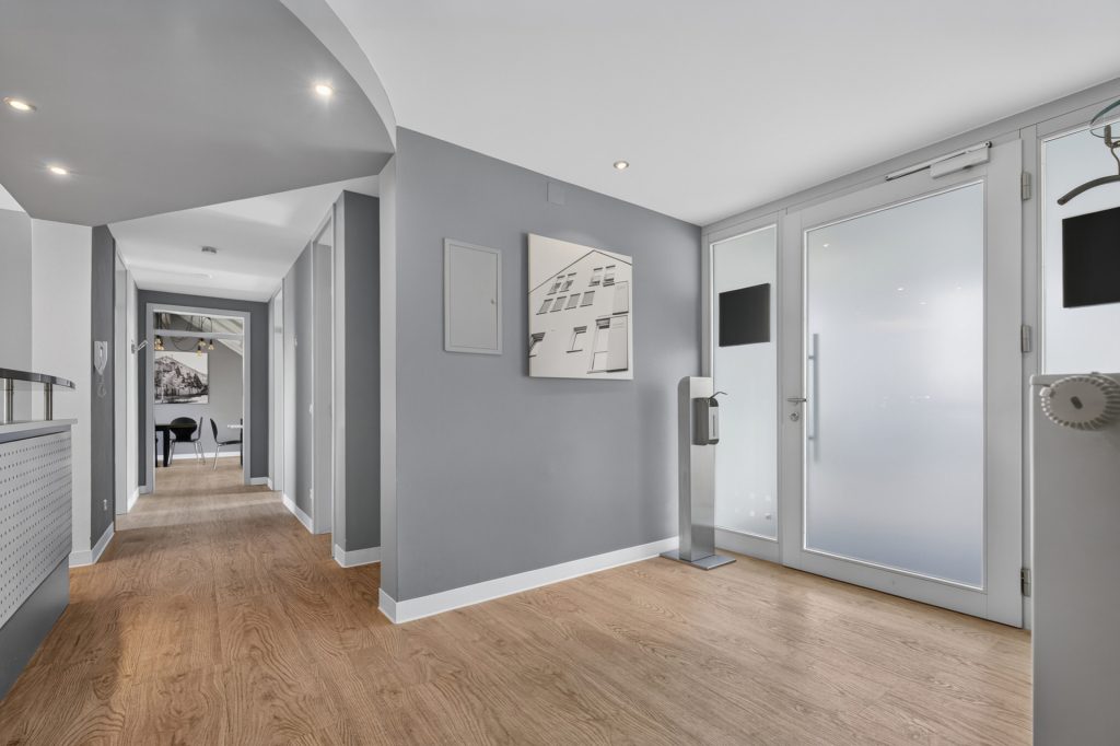 HUST Immobilien GmbH & Co. KG - Immobilienangebot - Rheinstetten - Alle - Großzügig, hell, gepflegt: ca. 160 m² mit Balkon & 3 Stellplätzen in Rheinstetten-Mörsch