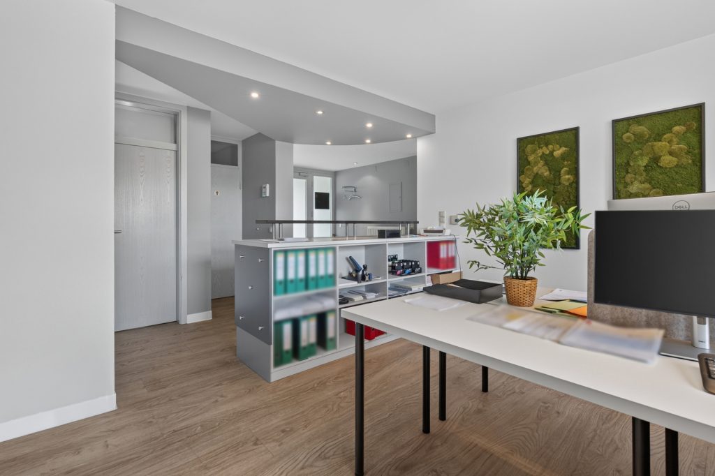 HUST Immobilien GmbH & Co. KG - Immobilienangebot - Rheinstetten - Alle - Großzügig, hell, gepflegt: ca. 160 m² mit Balkon & 3 Stellplätzen in Rheinstetten-Mörsch