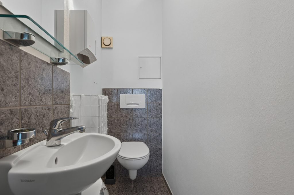 HUST Immobilien GmbH & Co. KG - Immobilienangebot - Rheinstetten - Alle - Großzügig, hell, gepflegt: ca. 160 m² mit Balkon & 3 Stellplätzen in Rheinstetten-Mörsch