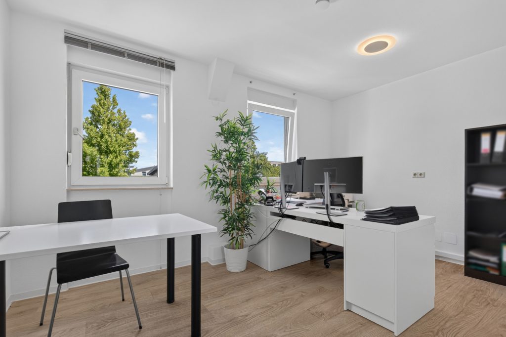 HUST Immobilien GmbH & Co. KG - Immobilienangebot - Rheinstetten - Alle - Großzügig, hell, gepflegt: ca. 160 m² mit Balkon & 3 Stellplätzen in Rheinstetten-Mörsch