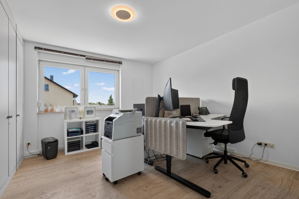 HUST Immobilien GmbH & Co. KG - Immobilienangebot - Rheinstetten - Alle - Großzügig, hell, gepflegt: ca. 160 m² mit Balkon & 3 Stellplätzen in Rheinstetten-Mörsch