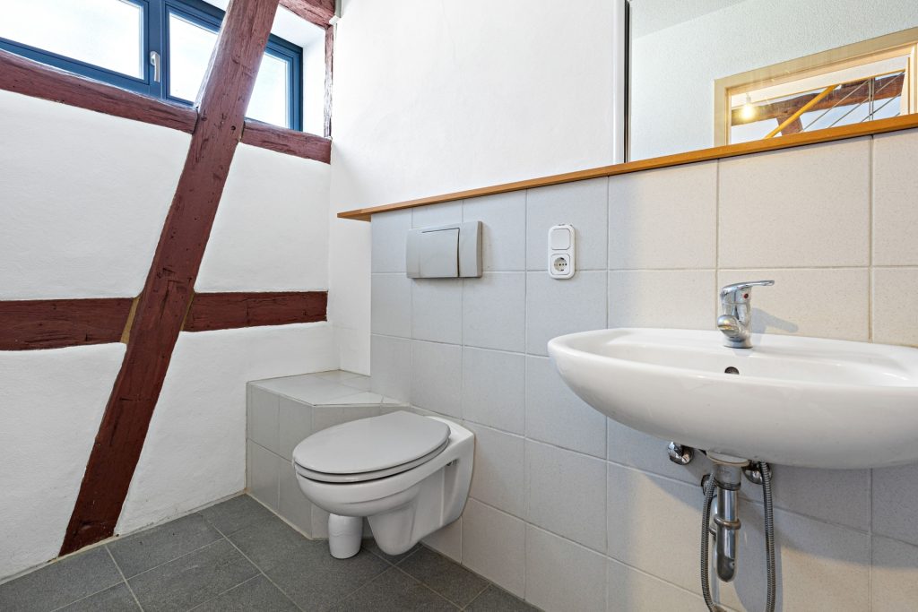 HUST Immobilien GmbH & Co. KG - Immobilienangebot - Stutensee / Friedrichstal - Alle - Ein Haus mit Möglichkeiten - Drei Einheiten clever aufgeteilt